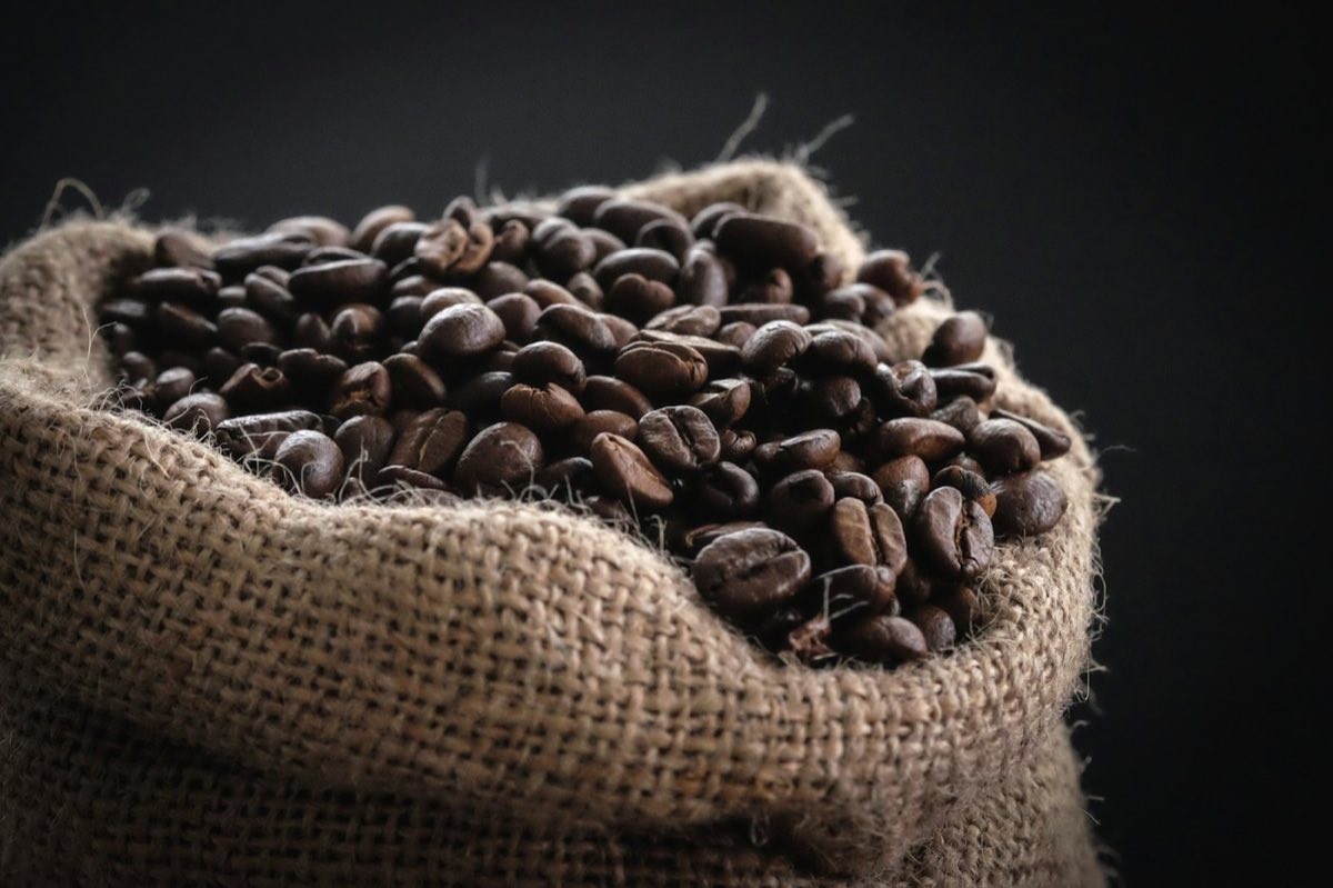 Kaffeebohnen im Jutesack
